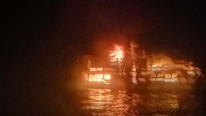 Las autoridades no han informado sobre la cantidad de víctimas fatales del incendio del ferry.