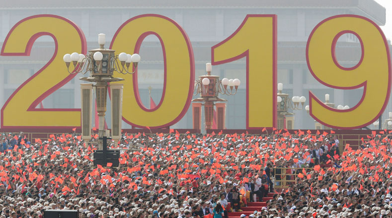 Después de siete décadas, la celebración se realiza por todo lo alto en la nación asiática con más de mil personas participando en las actividades, así como más de 160 aeronaves y 740 vehículos militares.