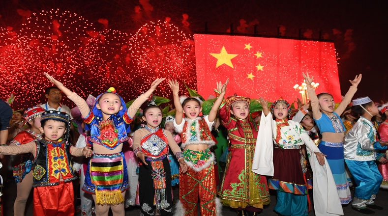 El evento acogió además la participación de representantes de las diversas étnicas que conviven en China. 