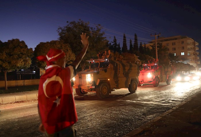 La Oficina de la ONU para la Coordinación de Asuntos Humanitarios alertó que la ofensiva turca ha provocado el desplazamiento de 100 000 personas.
