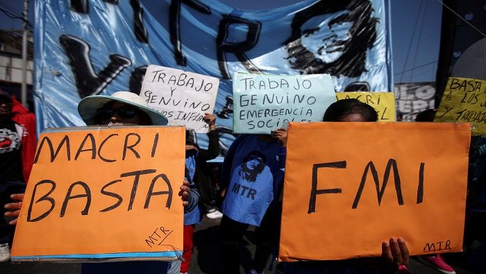 Diferentes expertos economistas y figuras políticas de Argentina responsabilizan al FMI de la crisis económica y social que vive el pueblo argentino en la actualidad.