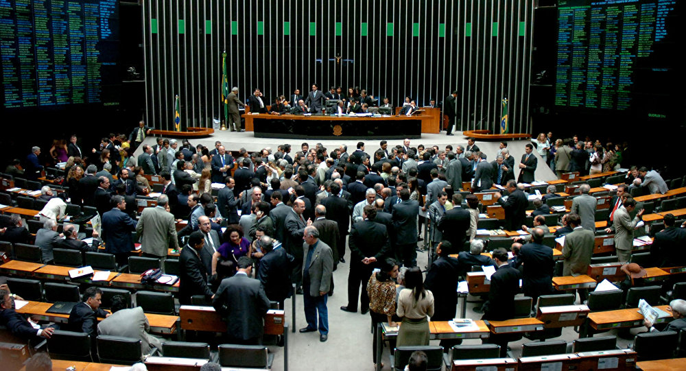 Bolsonaro trató de comprar diputados con cargos, dice el líder de PSL en la Cámara