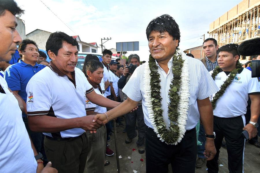 Evo Morales gana primera vuelta de elecciones en Bolivia y se esperan resultados definitivos