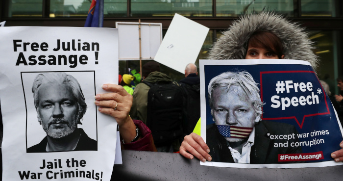 La galería pública de la Corte de Magistrados de Westminster estaba abarrotada de seguidores de Assange.