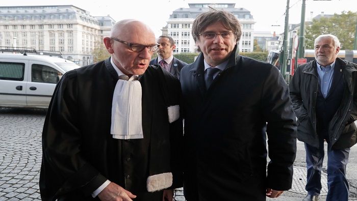 La defensa de Carles Puigdemont afirmó que buscará la promulgación de inmunidad ante la justicia belga para su defendido.