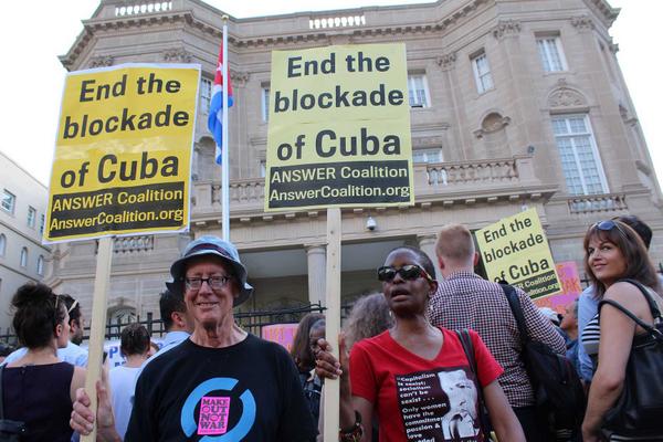 Movimientos sociales y activistas han exigido el fin del bloqueo estadounidense contra Cuba desde diversas partes del mundo.