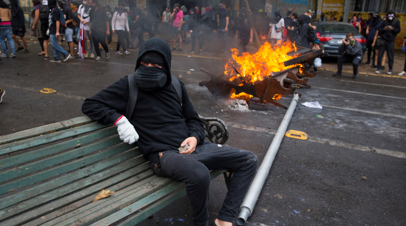 La manifestación del viernes 8 de noviembre fue en su mayoría pacífica, salvo algunos incidentes y enfrentamientos contra la policía de Carabineros.