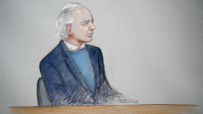 Un boceto de Julian Assange fue hecho cuando compareció en una audiencia el 21 de octubre pasado en Londres.