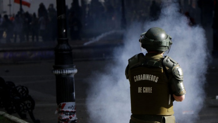 Los carabineros han dejado más de 200 chilenos con trauma ocular severo, debido al uso de escopetas antimotines.