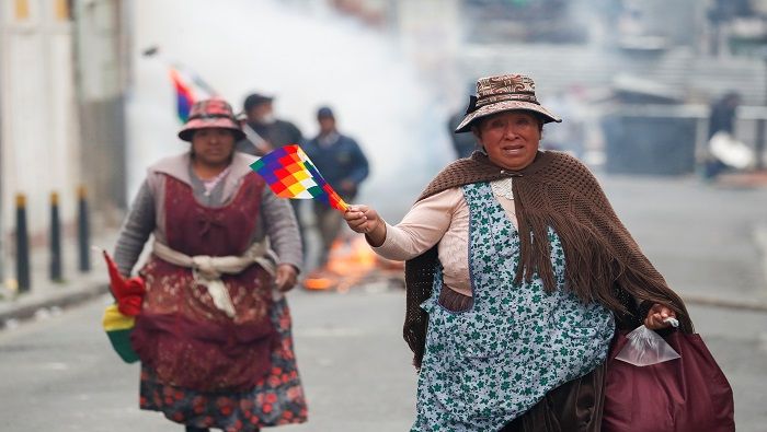 Los indígenas y campesinos bolivianos denunciaron la represión policial y el silencio de la prensa local e internacional.