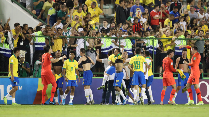 Brasil superó en el último minuto a Francia con marcados de 3 a 2.