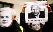 La salud del periodista está en detrimento pues permanece aislado hasta 22 horas diarias, según denunció el grupo de abogados de Julián Assange. 