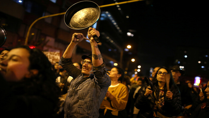 Los manifestantes en Bogotá denunciaron represión de las fuerzas de seguridad, pese a que la convocatoria fue a una jornada pacífica.