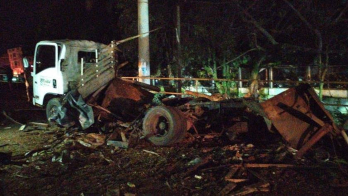 La detonación de un carro bomba dejó tres policías muertos en el municipio de Santander de Quilichao, suroccidente de Colombia.