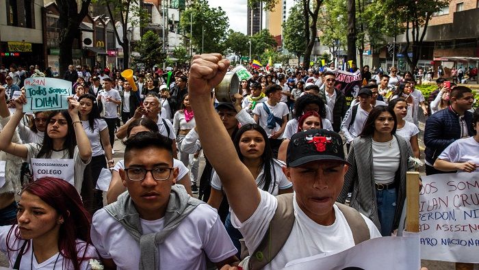 El sector estudiantil exige al Gobierno de Iván Duque responder ante el ataque que sufrió el joven, Dylan Cruz, el pasado 23 de noviembre por una bomba aturdidora.