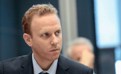Max Blumenthal: Cuando sacrificas un liderazgo de izquierda imperfecto, obtienes la dictadura derechista perfecta