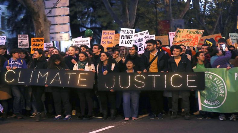 Este viernes 6 de diciembre, en Madrid y EE.UU, manifestantes se reúnen bajo el lema "el mundo despertó ante la emergencia climática".
