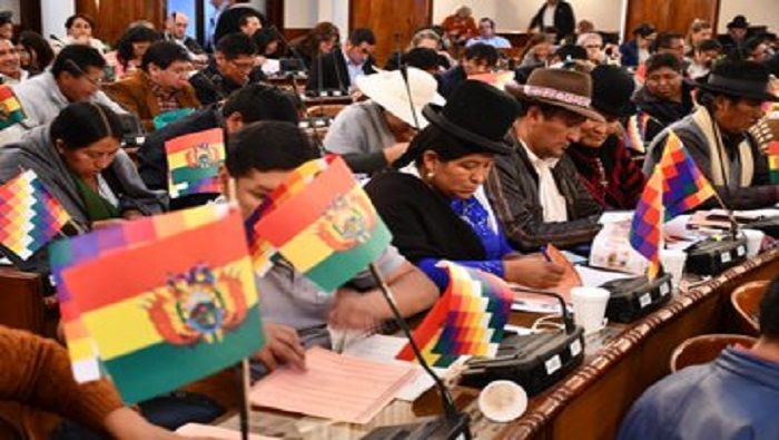 El equipo de vocales está integrado por dos representantes indígenas y tres mujeres, requisito establecido en la normativa aprobada por el ALP.