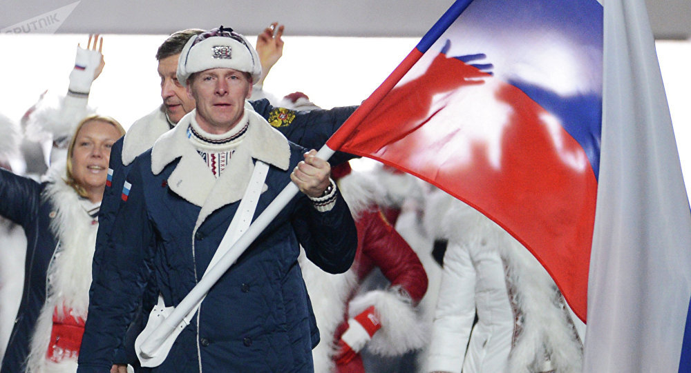 El Comité Olímpico de Rusia (COR) defiende el derecho de sus atletas a honrar la bandera de su nación en los torneos internacionales.