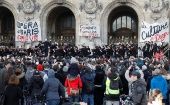 Músicos de la Ópera de París participan en un acto en apoyo a los sindicatos que se oponen a la reforma de pensiones.