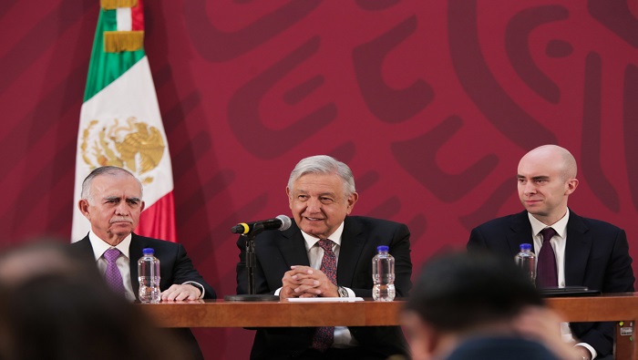 López Obrador afirmó que “ahora Pemex se maneja como empresa pública, se pone por delante el interés general”.
