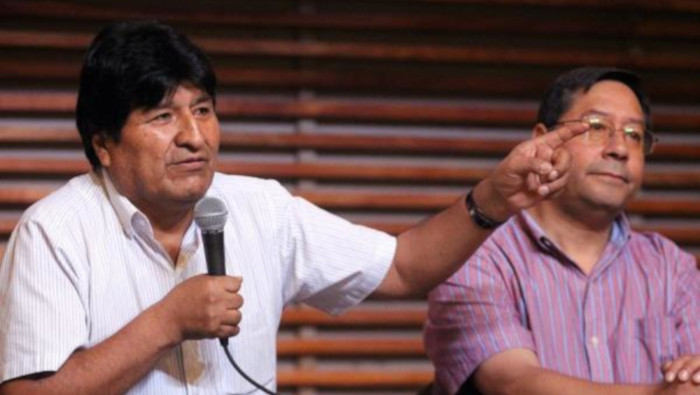 Evo Morales junto al candidato a la Presidencia de Bolivia por el partido MAS, Luis Arce, en rueda de prensa en Buenos Aires.