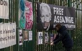 Los abogados han denunciado reiteradamente las condiciones carcelarias en la que vive Assange, como la restricción de acceso a documentos legales.
