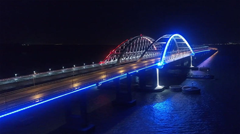 El puente inaugurado en 2018 en el estrecho de Kerch cuenta con 19 kilómetros y conecta Crimea con la parte continental de Rusia.