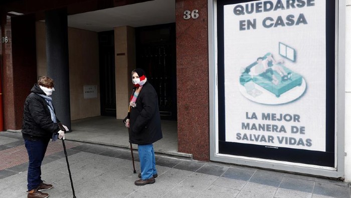 Con la mitad de los casos de infectados del país, Madrid amaneció con poca circulación en sus calles.