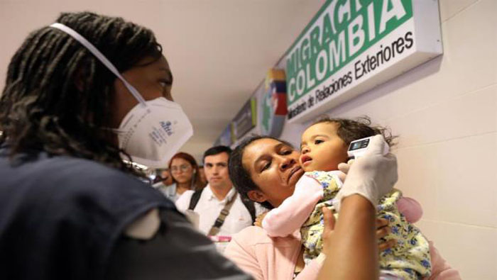 Falta de control contra el coronavirus en aeropuertos de Colombia es denunciado por la Procuraduría General.