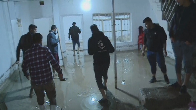 Según las autoridades, las fuertes lluvias en la región norte de Irak superaron los 120 ml y duraron 24 horas, causando graves daños, sobretodo a las comunidades de desplazados.