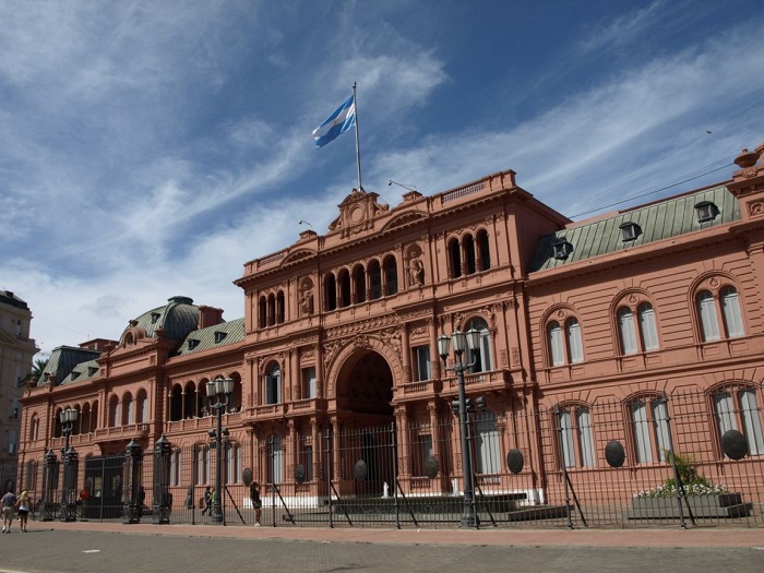 La deuda pública de Argentina, que se situó cerca del 90 por ciento del PIB a fines de 2019, es insostenible