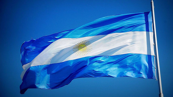 Distintas personalidades de sectores argentinos apoyan con firma el documento que condena el bloqueo contra Cuba y Venezuela.