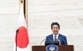 El primer ministro japonés, Shinzo Abe, anuncia nuevas restricciones para frenar propagación de Covid-19.