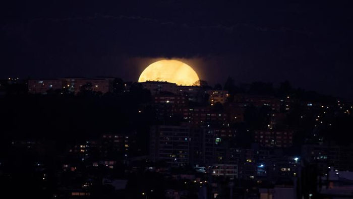 Latinoamerica fue testigo del evento natural más esperado de este año por los aficionados de astronomía, con la superluna vista desde Viña del Mar, Chile. 
