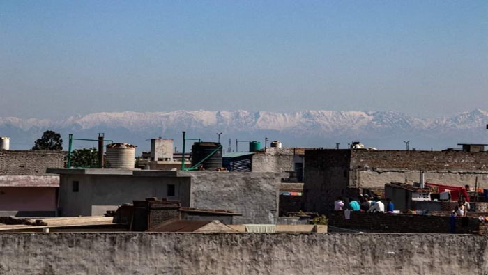 Los bajos niveles de contaminación atmosférica producto de la cuarentena han permitido nuevamente la visibilidad del Himalaya.
