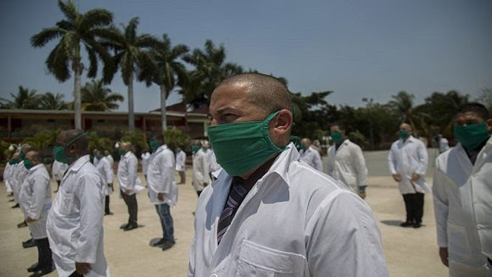Cerca de 200 profesionales de la salud de Cuba llegaron a Catar a combatir a la pandemia del coronavirus.