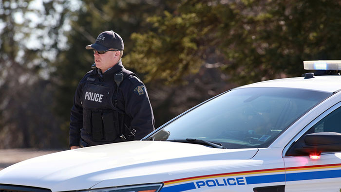 Previo a la confrontación la comisaría de Nueva Escocia reportó varias llamadas de usuarios denunciando los ataques.