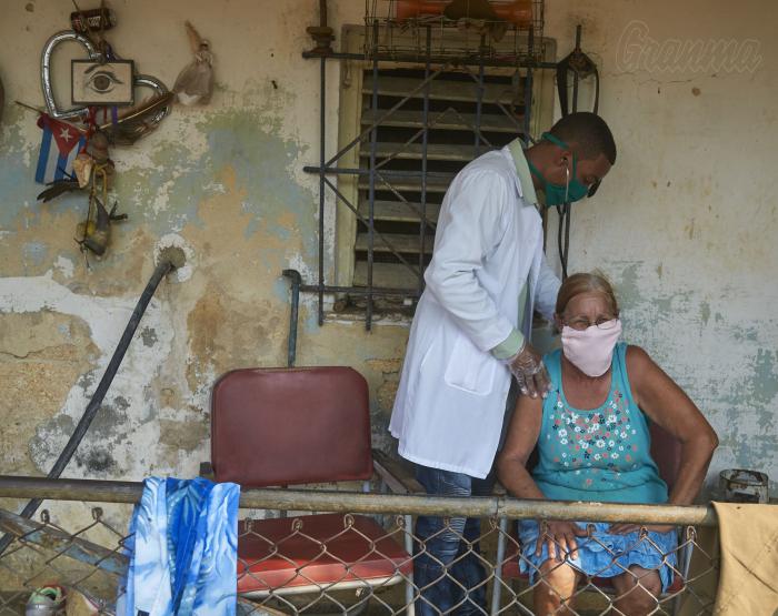 La isla se enorgullece del alto nivel alcanzado en la salud pública, el desarrollo científico y la industria biofarmacéutica cubana que permiten salvar vidas.