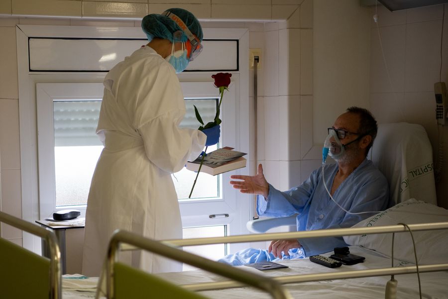 España ha confirmado 209.465 casos positivos al coronavirus, mientras que lamenta 23.521 fallecidos.