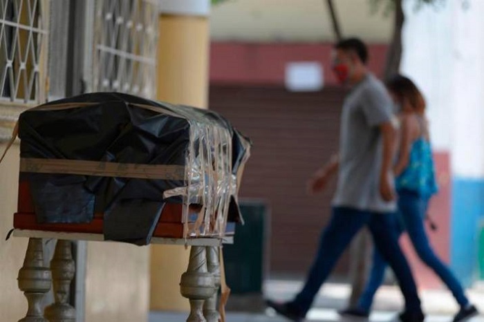 El mal manejo de los cádaveres de las personas fallecidas es uno de las causas principales de la crisis humanitaria en Guayaquil.