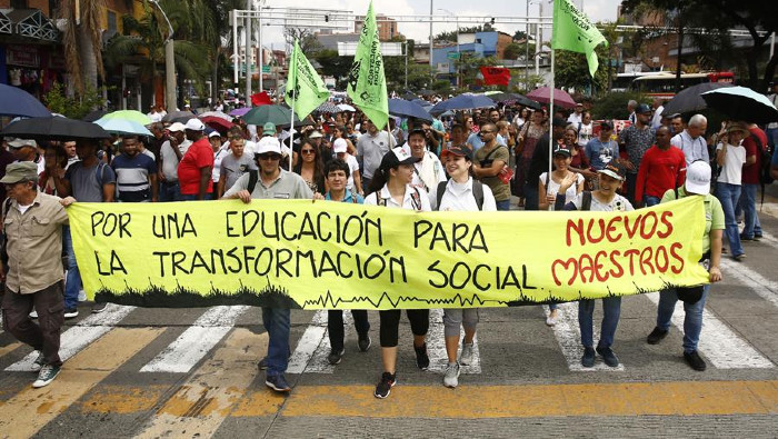 Los educadores colombianos han protagonizado varias movilizaciones sociales en defensa de sus derechos.