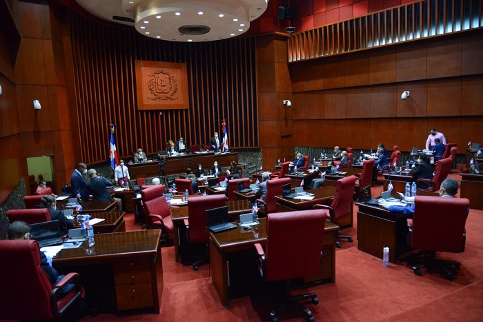 La votación en el Senado fue unánime por parte de los 23 senadores presentes en el salón de sesiones.