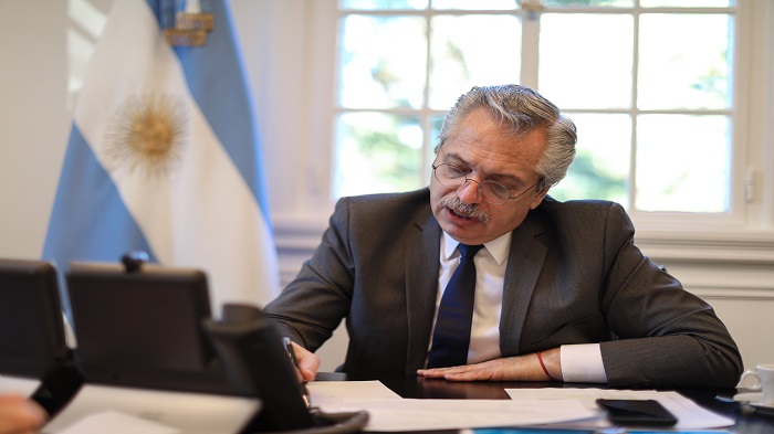 El presidente argentino conversó por teléfono con la canciller alemana y abordaron temas de interés bilateral y global.