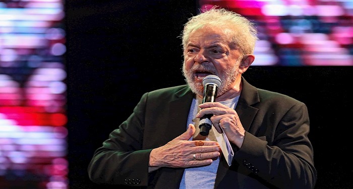Sobre Bolsonaro, Lula lo calificó como un presidente que no se preocupa por la crisis sanitaria en Brasil.