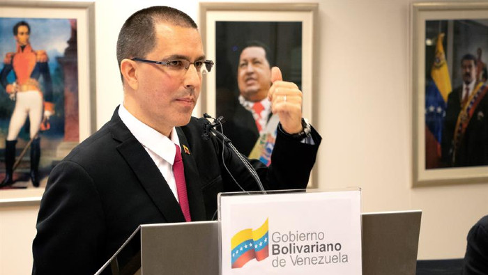 El canciller Arreaza afirmó que Mike Pompeo tiene una obsesión con Venezuela, y busca que se quede sin gasolina y venta de crudo.