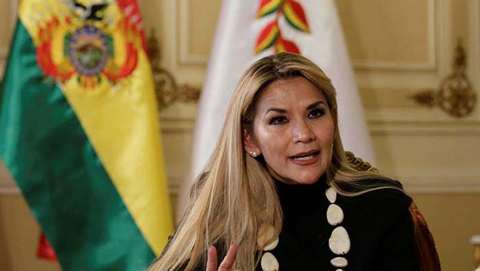 La presidenta de facto Jeanine Añez indicó que los ministerios de Cultura y Deportes serán parte de la cartera de Educación y el de Comunicación a la Presidencia.