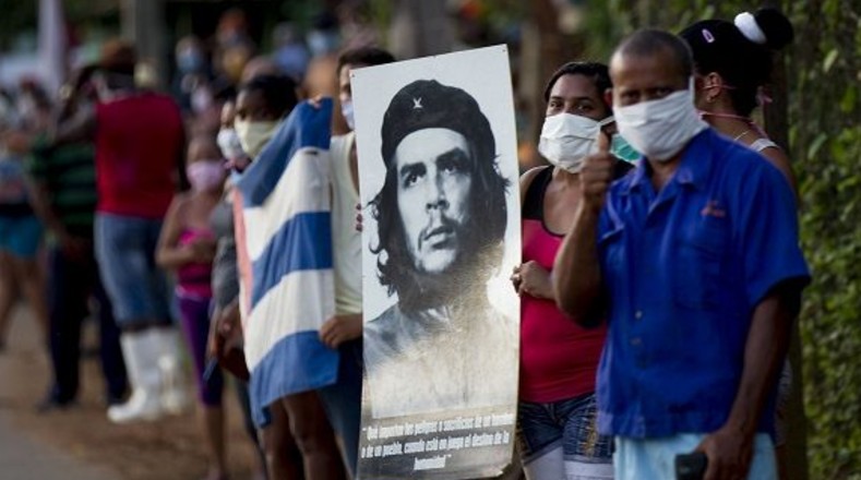 A su regreso, el pueblo de Cuba les dio un homenaje en las calles por las que pasaron.