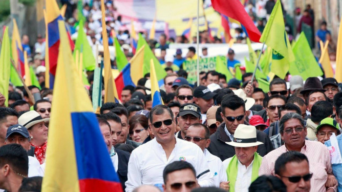 Lo que ocurre en Ecuador es una clara muestra de persecución política y electoral por tendencia ideológica y sume al país bajo un sistema con tintes dictatoriales, afirmaron.