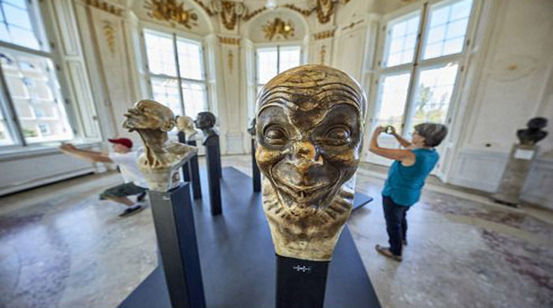 En la reapertura del gran museo barroco de Viena, los visitantes circularon sin mascarillas sanitarias por sus majestuosas salas..
